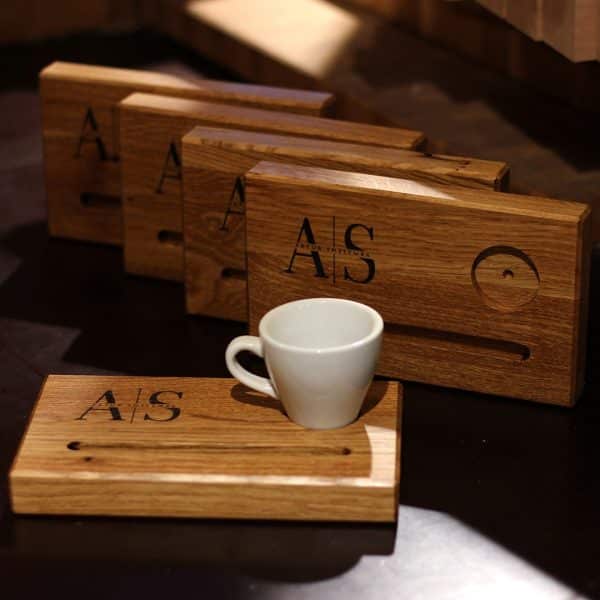 eichenholz espressotablett mit gravur firmengeschenk cafe