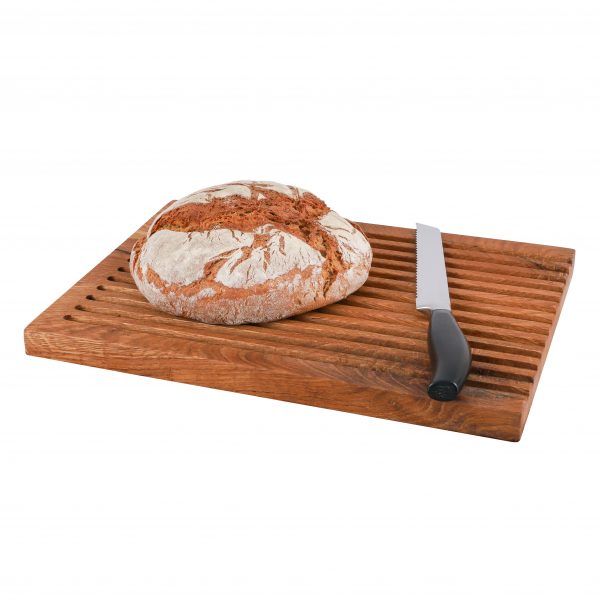 Brotschneidebrett Eichenholz mit Brot und Messer