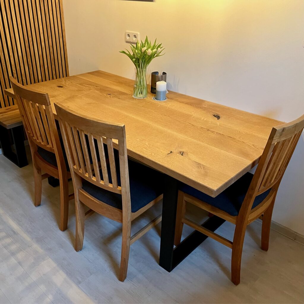 Esstisch Eiche aus Massivholz – handgefertigt nach Maß 25 Eiche_Esstisch_Holz_Kundenfoto