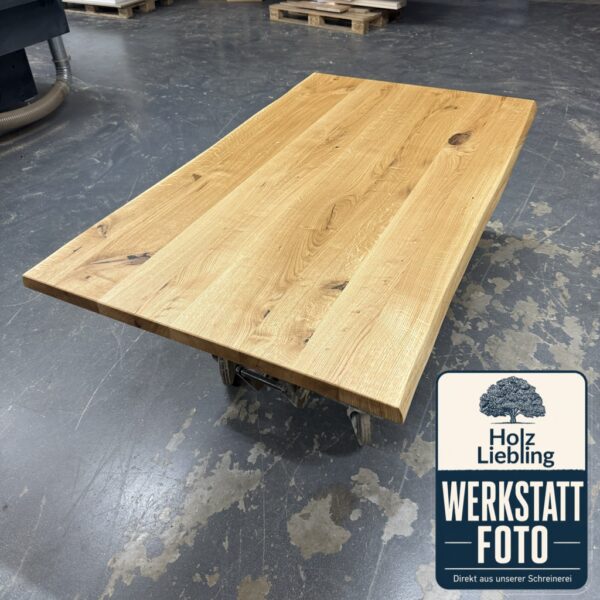 Esstisch_Baumkante_Eiche_Werkstattfoto.001