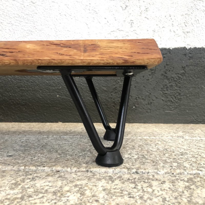 Hühner-Picknick-Futterstation Aus Karbonisiertem Holz – Handgefertigter Futterplatz Für Hühner Im Garten