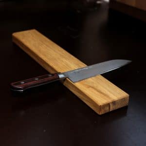 magnetische Messerleiste aus Eichenholz