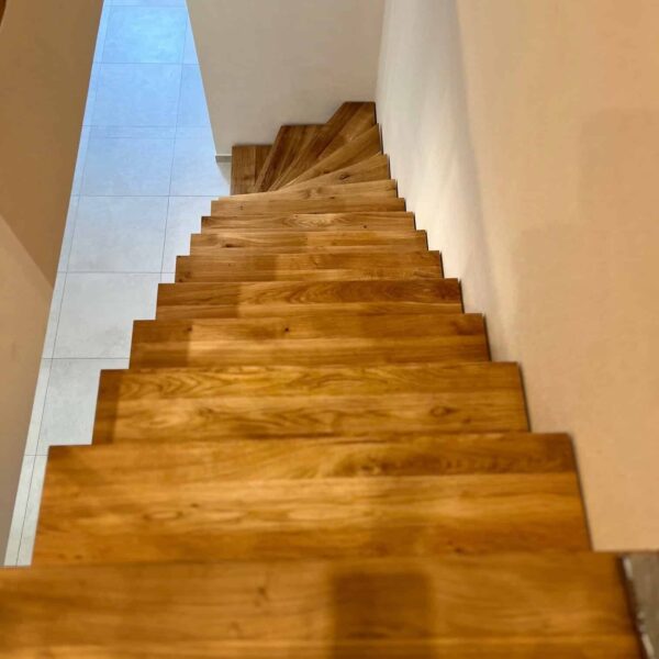 Massivholz Treppe