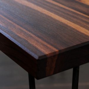 Couchtisch Nussbaum Tischplatte Detail