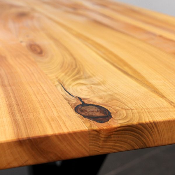 Tischplatte Kirschbaum mit Detail Astloch
