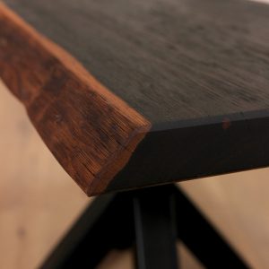 Tischplatte Räuchereiche mit natürlicher Baumkante