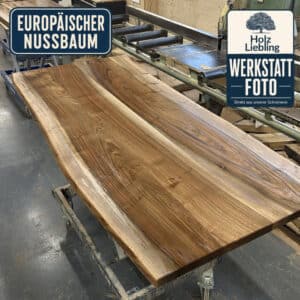 Europaeischer-Nussbaum-Esstisch-Moderner-Essbereich