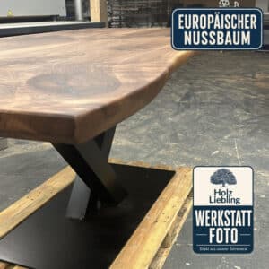 Europaeischer-Nussbaum-Esstisch-Wohnzimmer