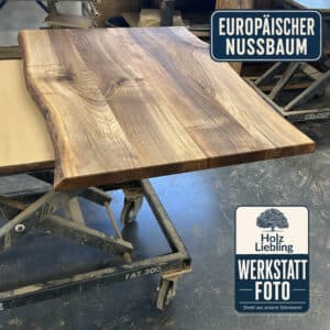 Nussbaum-Massivholz-Esstisch-Mit-Baumkante