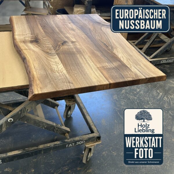 Nussbaum-Massivholz-Esstisch-Mit-Baumkante