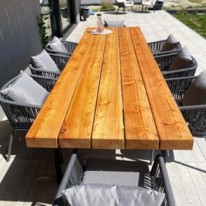Gartentisch aus Holzbalken Massivholz Lärche