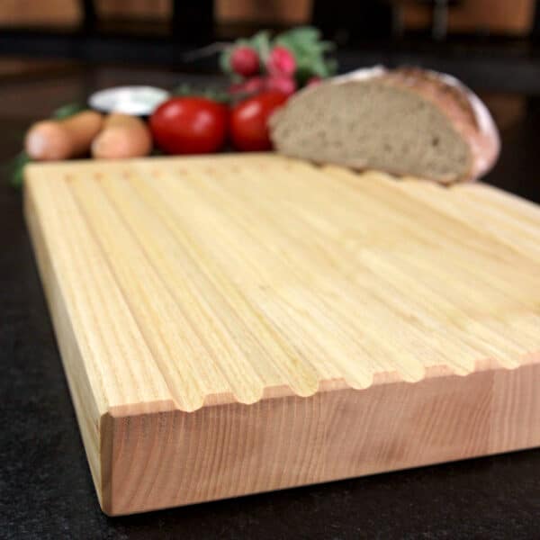 Brotschneidebrett-Esche-Längsholz-Detail