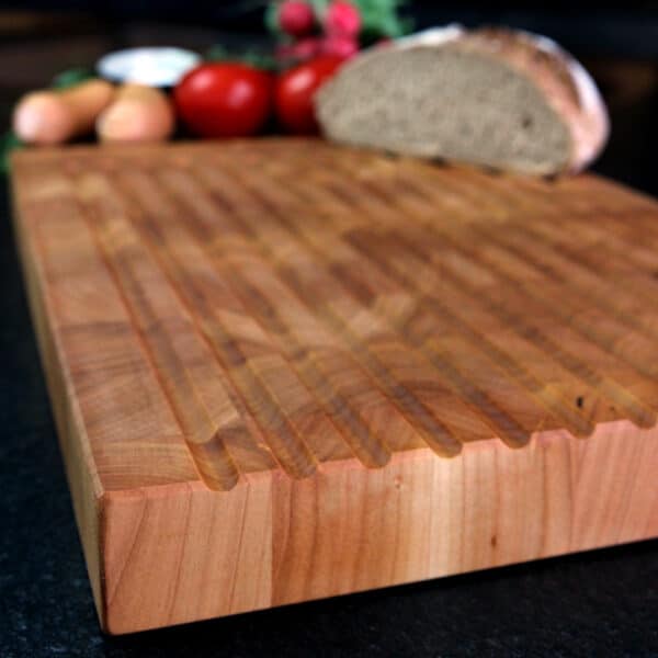 Brotschneidebrett-Kirschbaum-Stirnholz-Detail