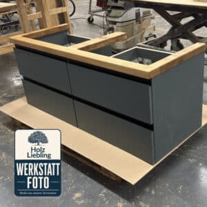 Waschtisch_Unterschrank_Mit_Eichenplatte_Ausschnitt_Werkstattfoto.001