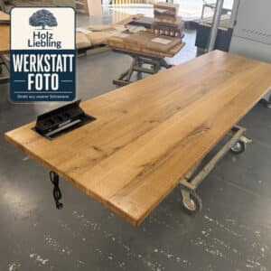 Schreibtisch_Eiche_Mit_Steckdose_Werkstattfoto.001