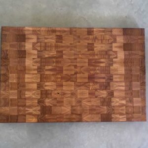 Kochfeldabdeckung aus Kirschbaum Stirnholz; 90 x 58 x 4 cm