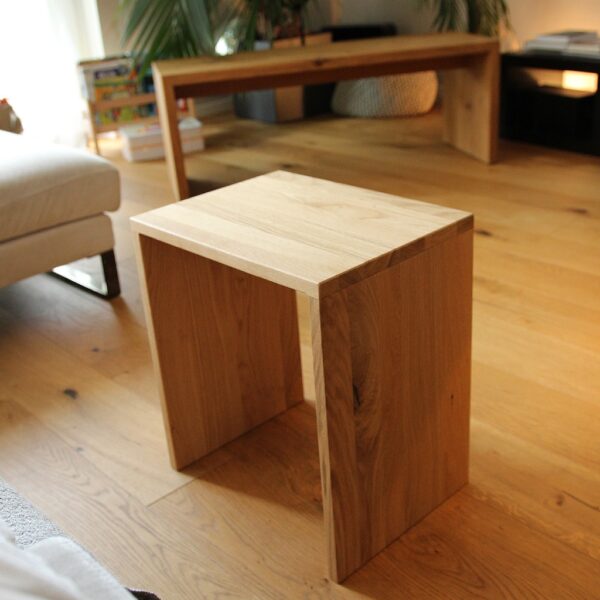 Moderner-Holzhocker-Aus-Eichenholz