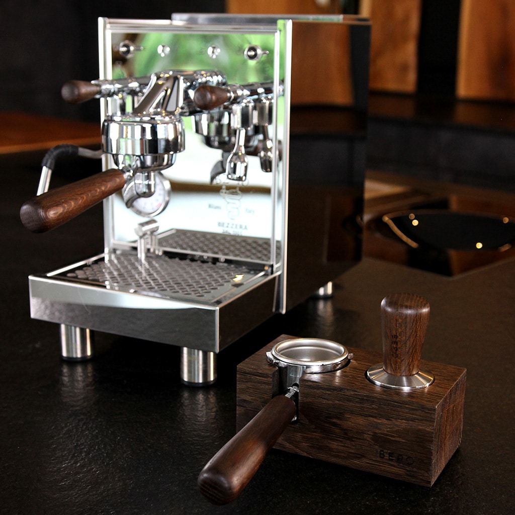 Tamperstation-Für-Siebträger-Kaffemaschine-Klein-Massivholz-Räuchereiche