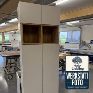 Badschrank_Mit_Eichenablage_Werkstattfoto.001